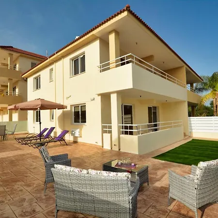 Nissi Martha アパート アヤナパ