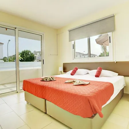 Nissi Martha * Ajía Nápa