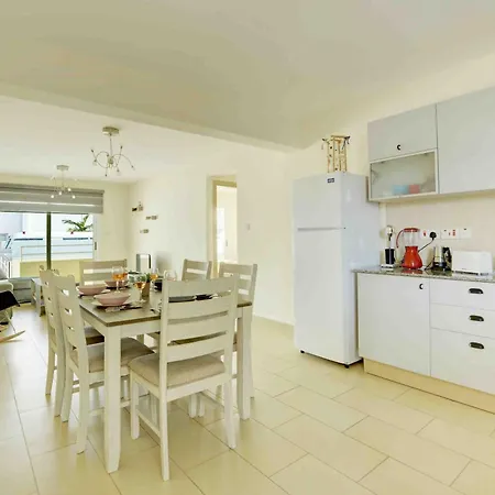 Nissi Martha Apartament *