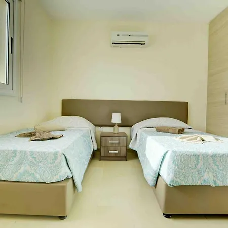 Nissi Martha Apartament *