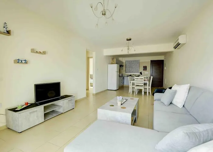 Nissi Martha アパート アヤナパ