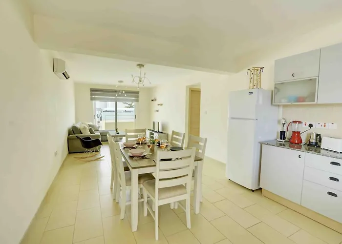 アパート Nissi Martha アヤナパ